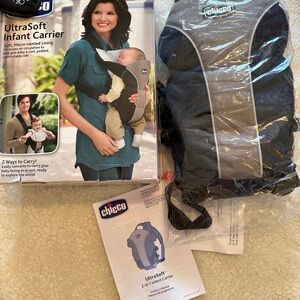 Chicco UltraSoft Infant Carrier in Black and Gray